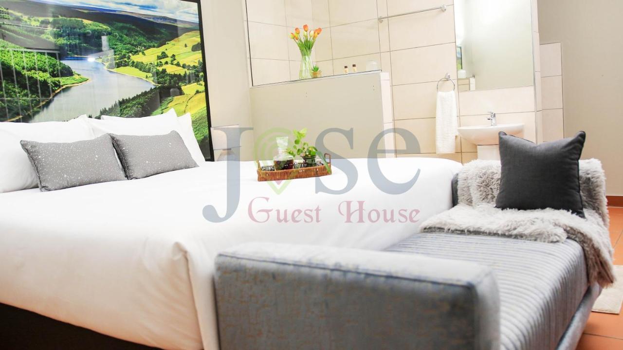 Jose Guesthouse Kempton Park Eksteriør billede